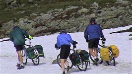 As the Rallarvegen continues to climb we encounter the first snow lying across the track at Finse Lake, 18.5 miles into the ride